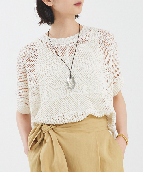 qualite（カリテ）の「かぎ針風スクエアニット（ニット/セーター・レディース・ベージュ/ブラック/オフホワイト/ブラウン・フリー）」の2枚目の写真