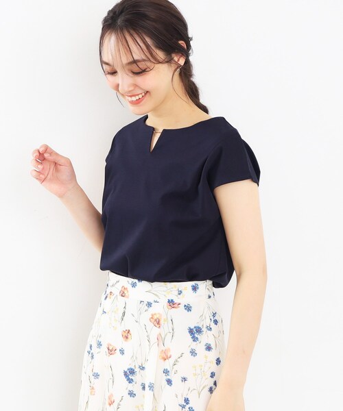 index（インデックス）の「◆《5color/XS-LLsize》キーネックフレンチトップス【接触冷感/洗濯機洗い可】（Tシャツ/カットソー・レディース・オフホワイト/ネイビー/オレンジ/サックスブルー/ナチュラル・34/36/38/40/42）」の3枚目の写真