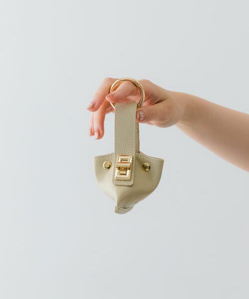 RODE SKO（ロデスコ）の「Hashibami　トライアングルキーチャーム（キーケース/キーアクセサリー・レディース・シルバー/アイボリー/ライトカーキ/ラベンダー/オレンジ系その他/ブラック・ONE）」の2枚目の写真