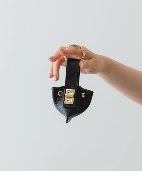 RODE SKO（ロデスコ）の「Hashibami　トライアングルキーチャーム（キーケース/キーアクセサリー・レディース・シルバー/アイボリー/ライトカーキ/ラベンダー/オレンジ系その他/ブラック・ONE）」の3枚目の写真