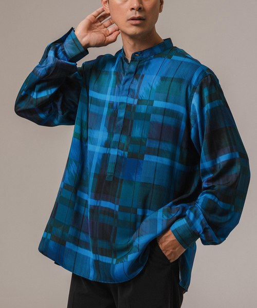 EDIFICE（エディフィス）の「DEVEAUX(デボー) パターン バンドカラープルオーバーシャツ（シャツ/ブラウス・メンズ・ブルー/ブラック/チャコールグレー・MEDIUM/SMALL/LARGE）」の3枚目の写真