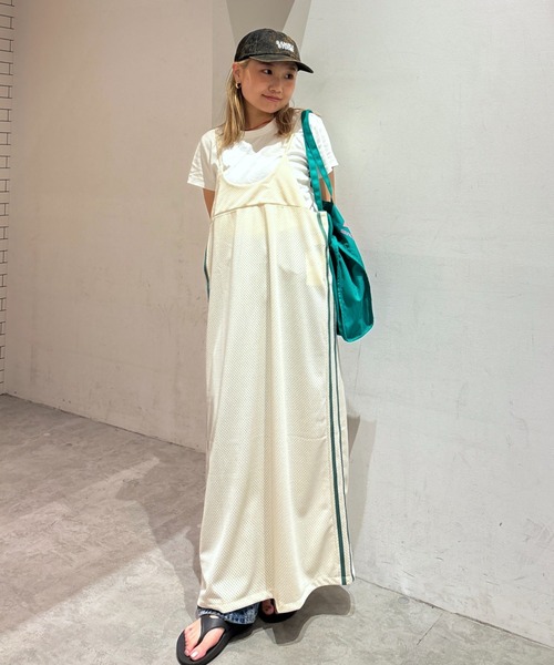 RODEO CROWNS WIDE BOWL（ロデオクラウンズワイドボウル）の「メッシュ切り替えラインキャミワンピース（ワンピース・レディース・ネイビー/アイボリー/マジェンタ・FREE）」の2枚目の写真