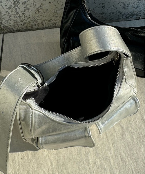 y/m by misato（イムバイミサト）の「2ポケットショルダーバッグ（ショルダーバッグ・レディース・シルバー/ブラック・FREE）」の7枚目の写真