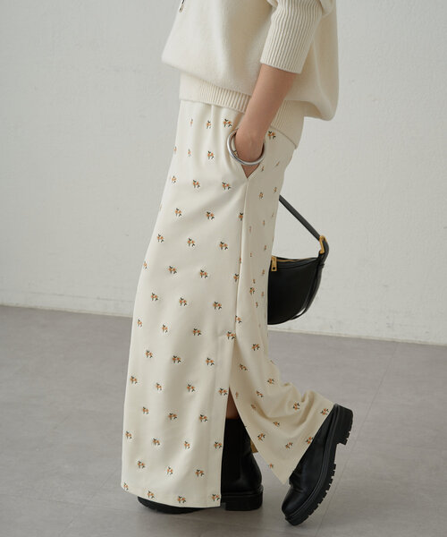 LOUNGEDRESS（ラウンジドレス）の「フラワー刺繍キャミワンピース（ワンピース・レディース・ブラック/オフホワイト・FREE）」の22枚目の写真