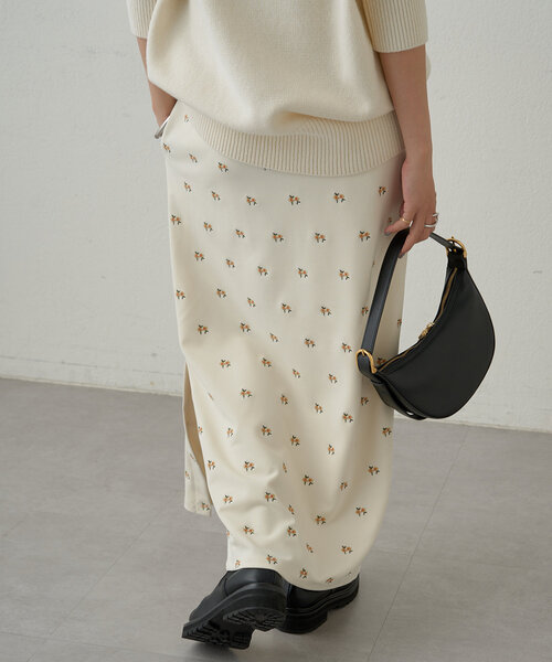 LOUNGEDRESS（ラウンジドレス）の「フラワー刺繍キャミワンピース（ワンピース・レディース・ブラック/オフホワイト・FREE）」の21枚目の写真