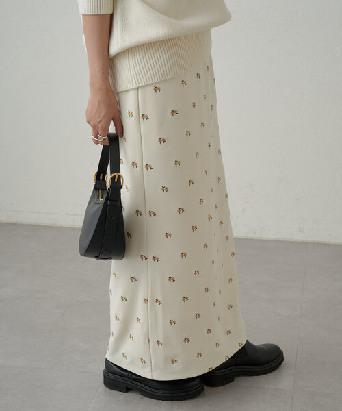 LOUNGEDRESS（ラウンジドレス）の「フラワー刺繍キャミワンピース（ワンピース・レディース・ブラック/オフホワイト・FREE）」の20枚目の写真