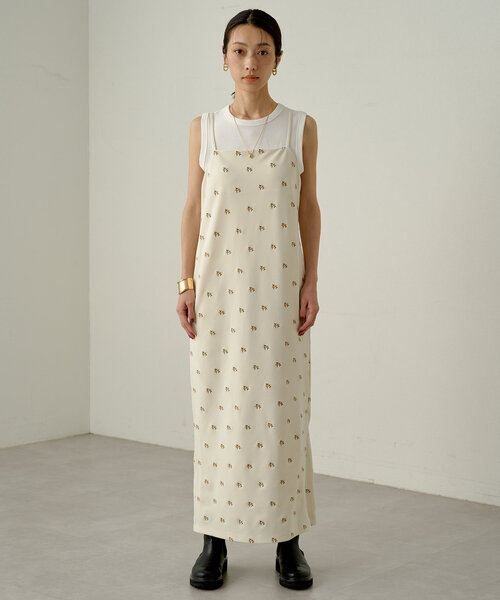LOUNGEDRESS（ラウンジドレス）の「フラワー刺繍キャミワンピース（ワンピース・レディース・ブラック/オフホワイト・FREE）」の19枚目の写真