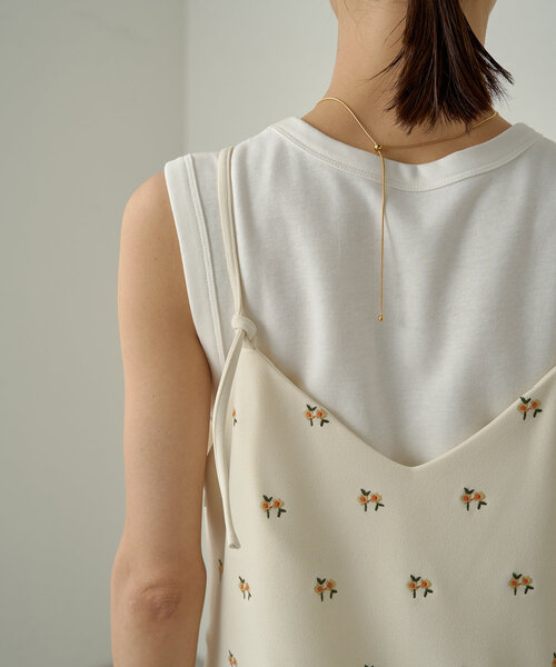 LOUNGEDRESS（ラウンジドレス）の「フラワー刺繍キャミワンピース（ワンピース・レディース・ブラック/オフホワイト・FREE）」の16枚目の写真