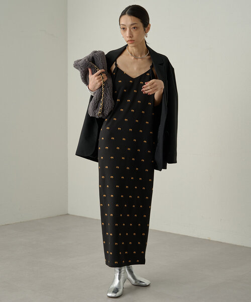 LOUNGEDRESS（ラウンジドレス）の「フラワー刺繍キャミワンピース（ワンピース・レディース・ブラック/オフホワイト・FREE）」の11枚目の写真