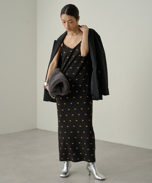 LOUNGEDRESS（ラウンジドレス）の「フラワー刺繍キャミワンピース（ワンピース・レディース・ブラック/オフホワイト・FREE）」の10枚目の写真