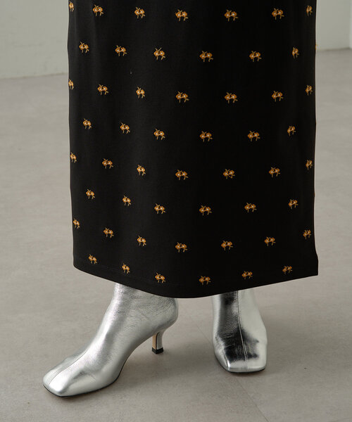 LOUNGEDRESS（ラウンジドレス）の「フラワー刺繍キャミワンピース（ワンピース・レディース・ブラック/オフホワイト・FREE）」の4枚目の写真