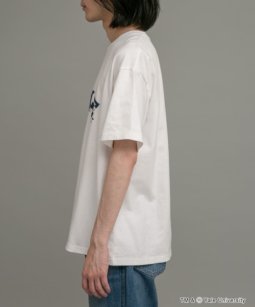 URBAN RESEARCH Sonny Label(アーバンリサーチサニーレーベル)の「YALEカレッジエンブロイダリーTシャツ(Tシャツ/カットソー・メンズ・オフホワイト/ネイビー・LARGE/MEDIUM)」の5枚目の写真