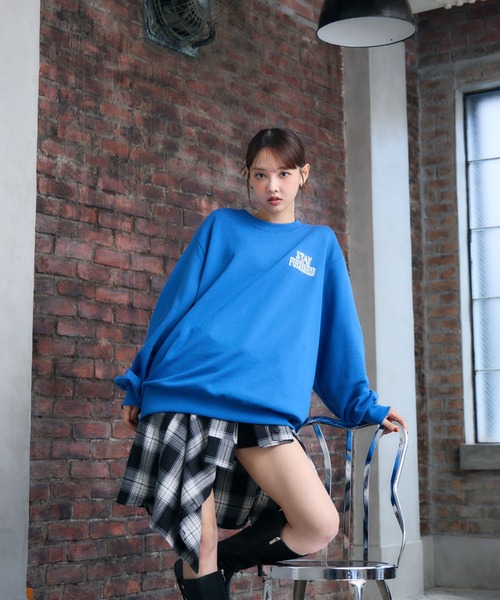 ENVYM（アンビー）の「バックデザインビッグスウェット（スウェット・レディース・ブルー/ブラック/ホワイト・FREE）」の6枚目の写真