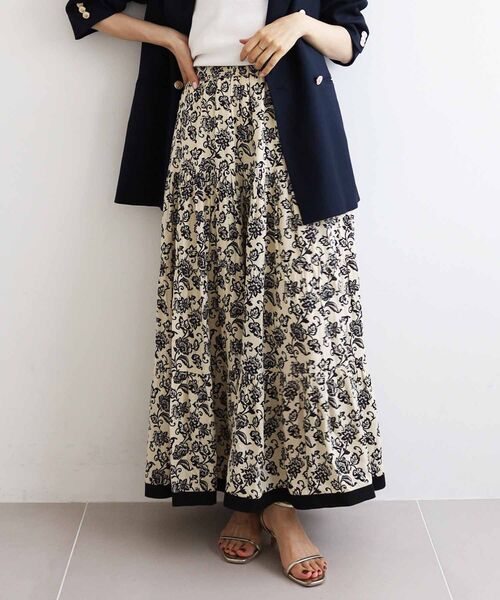 le.coeur blanc（ルクールブラン）の「Fanaka ビンテージモチーフプリントスカート（スカート・レディース・ベージュ系その他2/ブラック系その他・38）」の2枚目の写真