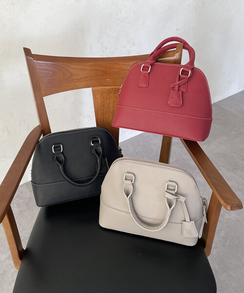 Thevon（ゼボン）の「合皮2WAYボストンバッグ（ボストンバッグ・レディース・レッド/ブラック/グレイッシュベージュ・FREE）」の3枚目の写真