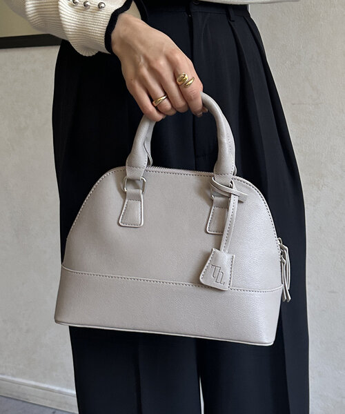 Thevon（ゼボン）の「合皮2WAYボストンバッグ（ボストンバッグ・レディース・レッド/ブラック/グレイッシュベージュ・FREE）」の13枚目の写真