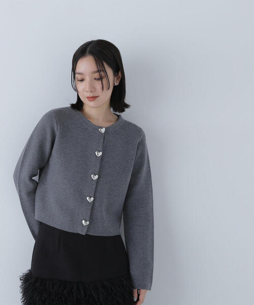 NATURAL BEAUTY BASIC（ナチュラルビューティーベーシック）の「◇ハートボタンニットジャケット（カーディガン/ボレロ・レディース・ブラック/グレー/オフホワイト・FREE）」の5枚目の写真