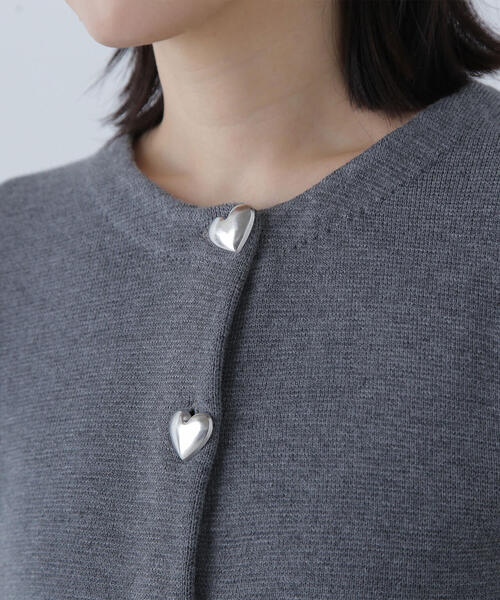 NATURAL BEAUTY BASIC（ナチュラルビューティーベーシック）の「◇ハートボタンニットジャケット（カーディガン/ボレロ・レディース・ブラック/グレー/オフホワイト・FREE）」の9枚目の写真