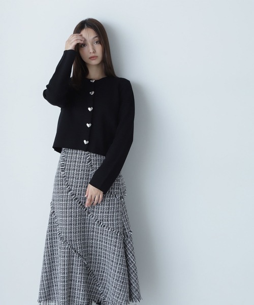 NATURAL BEAUTY BASIC（ナチュラルビューティーベーシック）の「◇ハートボタンニットジャケット（カーディガン/ボレロ・レディース・ブラック/グレー/オフホワイト・FREE）」の2枚目の写真