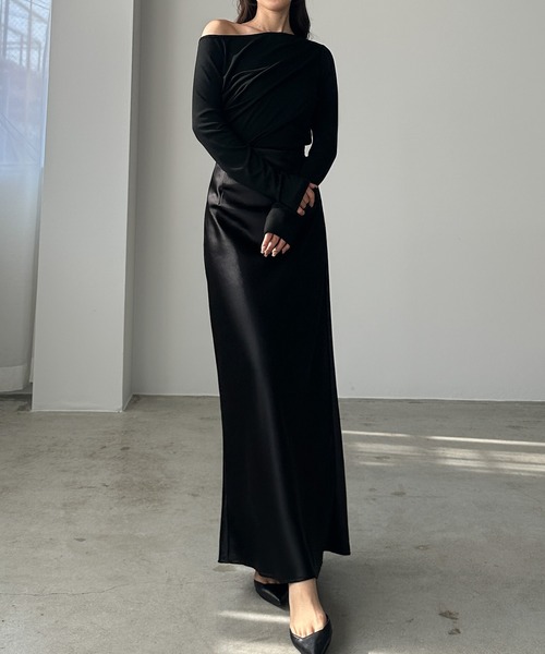 Louere（ルエレ）の「ハイウエストサテンバイヤスナロースカート（スカート・レディース・ホワイト/ブラック/グレー・SMALL/MEDIUM/LARGE/X-LARGE）」の4枚目の写真