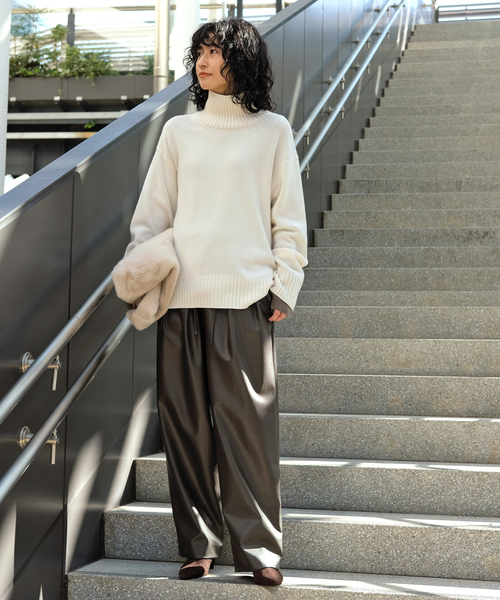 AP STUDIO（エーピーストゥディオ）の「レザーライクイージーパンツ（スラックス・レディース・ブラウン/ブラック・36/38）」の5枚目の写真