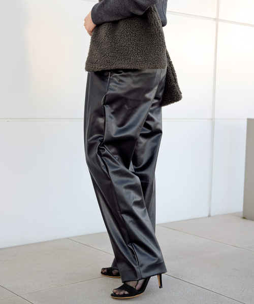 AP STUDIO（エーピーストゥディオ）の「レザーライクイージーパンツ（スラックス・レディース・ブラウン/ブラック・36/38）」の8枚目の写真