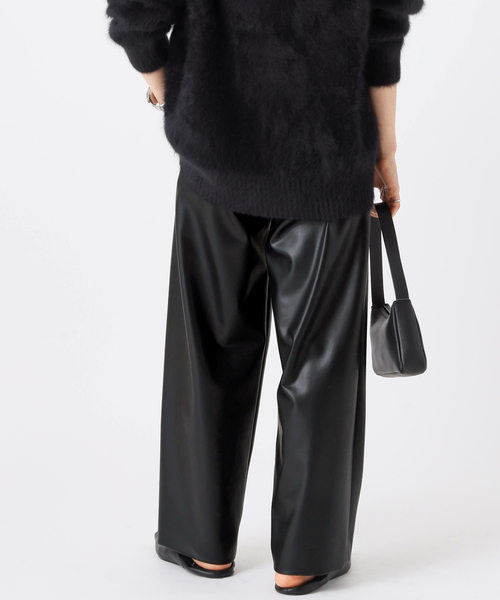 AP STUDIO（エーピーストゥディオ）の「レザーライクイージーパンツ（スラックス・レディース・ブラウン/ブラック・36/38）」の21枚目の写真