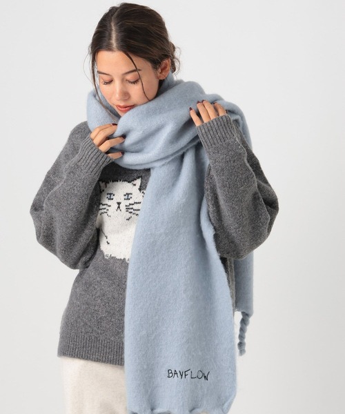 BAYFLOW（ベイフロー）の「[今年らしいボリューム感]ロゴ刺繍マフラー（マフラー・レディース・オフホワイト/サックスブルー・FREE）」の2枚目の写真