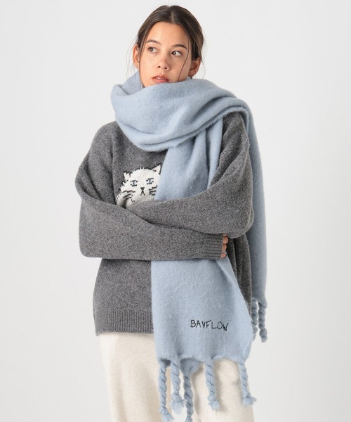 BAYFLOW（ベイフロー）の「[今年らしいボリューム感]ロゴ刺繍マフラー（マフラー・レディース・オフホワイト/サックスブルー・FREE）」の4枚目の写真