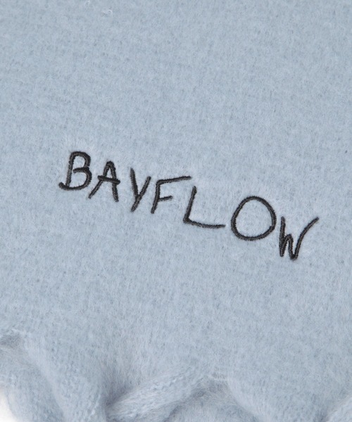 BAYFLOW（ベイフロー）の「[今年らしいボリューム感]ロゴ刺繍マフラー（マフラー・レディース・オフホワイト/サックスブルー・FREE）」の9枚目の写真