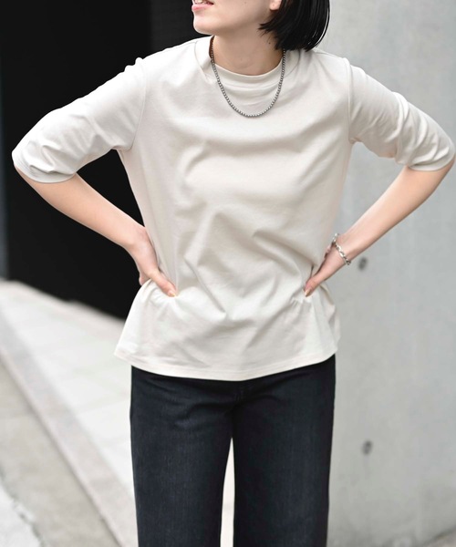 &HALF(アンドハーフ)の「接触冷感クルーネック半袖カットソー(Tシャツ・日本製)(Tシャツ/カットソー・レディース・ブルー/オフホワイト/ネイビー/ベージュ/ブラック/ピンク・M/LL/L)」の3枚目の写真