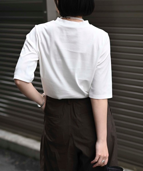 &HALF(アンドハーフ)の「接触冷感クルーネック半袖カットソー(Tシャツ・日本製)(Tシャツ/カットソー・レディース・ブルー/オフホワイト/ネイビー/ベージュ/ブラック/ピンク・M/LL/L)」の13枚目の写真