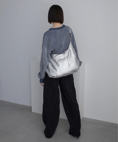 VACANCY（ヴァカンシー）の「ビーガンレザーハーフムーンバッグ（ショルダーバッグ・レディース・ブラック/チャコールグレー/シルバー・FREE）」の10枚目の写真