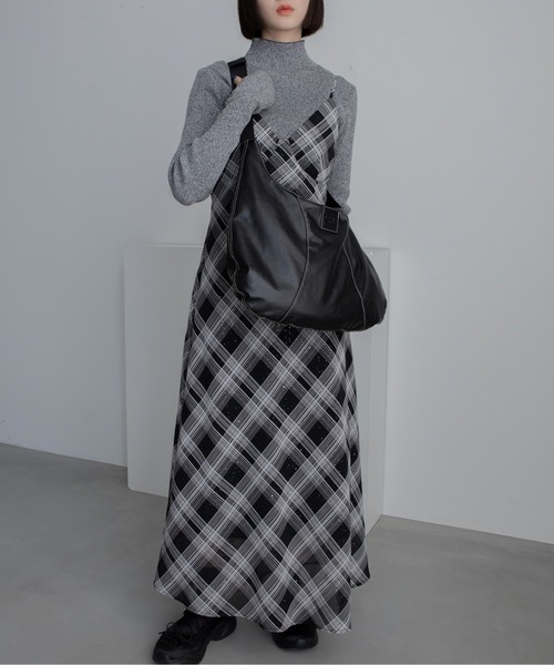 VACANCY（ヴァカンシー）の「ビーガンレザーハーフムーンバッグ（ショルダーバッグ・レディース・ブラック/チャコールグレー/シルバー・FREE）」の5枚目の写真