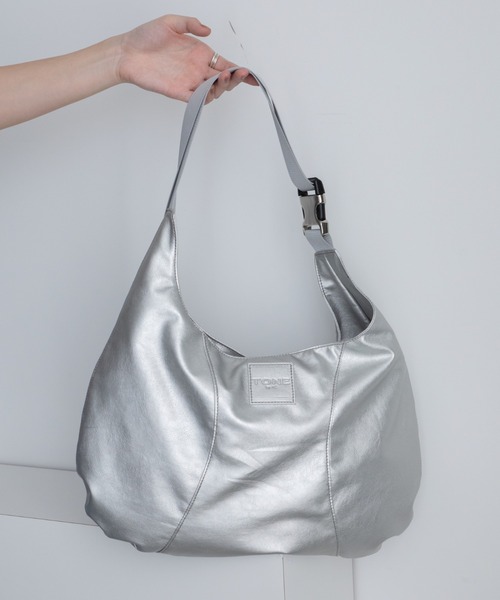 VACANCY（ヴァカンシー）の「ビーガンレザーハーフムーンバッグ（ショルダーバッグ・レディース・ブラック/チャコールグレー/シルバー・FREE）」の15枚目の写真