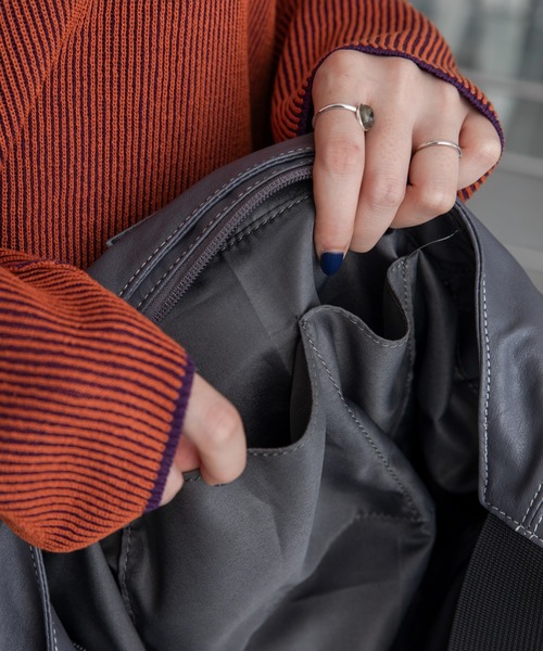 VACANCY（ヴァカンシー）の「ビーガンレザーハーフムーンバッグ（ショルダーバッグ・レディース・ブラック/チャコールグレー/シルバー・FREE）」の19枚目の写真