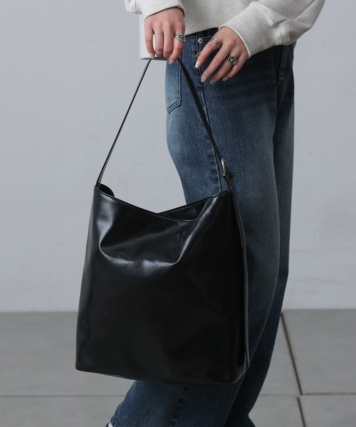 COLONY 2139（コロニートゥーワンスリーナイン）の「ヴィンテージ合皮ワンショルダーバッグ（ショルダーバッグ・レディース・ブラウン/アイボリー/ブラック・FREE）」の5枚目の写真