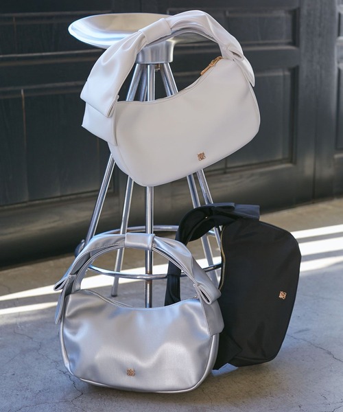 VIS（ビス）の「ビッグリボンハンドルバッグ（ハンドバッグ・レディース・オフホワイト/ブラック/シルバー・FREE）」の15枚目の写真