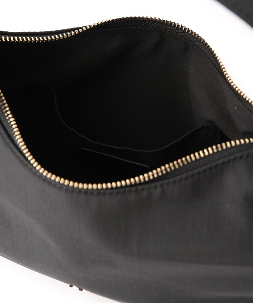 VIS（ビス）の「ビッグリボンハンドルバッグ（ハンドバッグ・レディース・オフホワイト/ブラック/シルバー・FREE）」の6枚目の写真