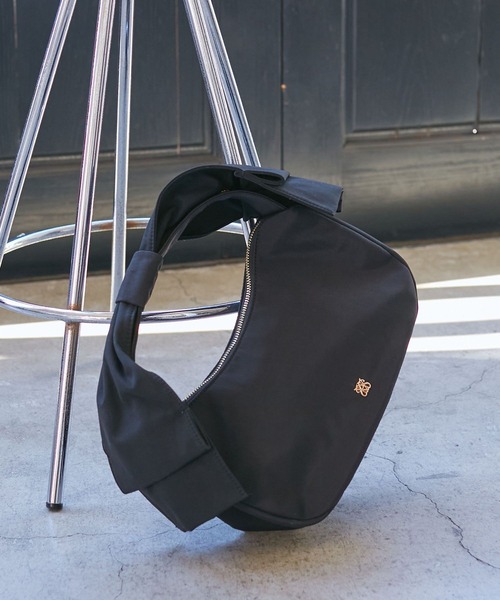 VIS（ビス）の「ビッグリボンハンドルバッグ（ハンドバッグ・レディース・オフホワイト/ブラック/シルバー・FREE）」の22枚目の写真