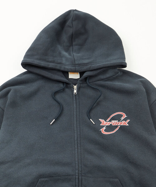 WHO'S WHO gallery(フーズフーギャラリー)の「【UNISEX/ユニセックス】BRONXサークルロゴシップパーカー(パーカー・レディース・ブラック/ネイビー・LARGE/MEDIUM)」の18枚目の写真