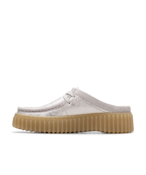 Clarks(クラークス)の「Clarks Torhill Mule(クラークス トーヒルミュール)(モカシン/デッキシューズ・レディース・シルバー系・23.5cm/24cm/24.5cm/25cm/23cm)」の2枚目の写真