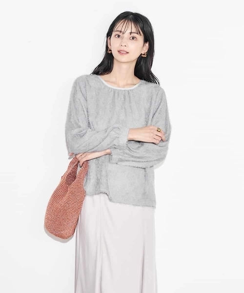 a.v.v(アーヴェヴェ)の「フェザートップス(Tシャツ/カットソー・レディース・ホワイト/ライトグレー・38/36)」の1枚目の写真
