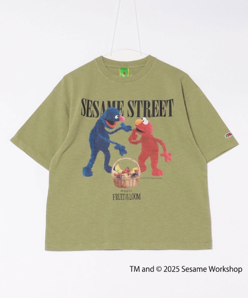 FRUIT OF THE LOOM(フルーツオブザルーム)の「SESAME STREET×FTL Photo T-Shirt A / コラボ / セサミストリート / 半袖 / 前面 / キャラクター / イラスト / プリント / ワンポイント / ロゴ / ユニセックス(Tシャツ/カットソー・メンズ・チャコール/セージグリーン/オフホワイト・S/M/L)」の10枚目の写真