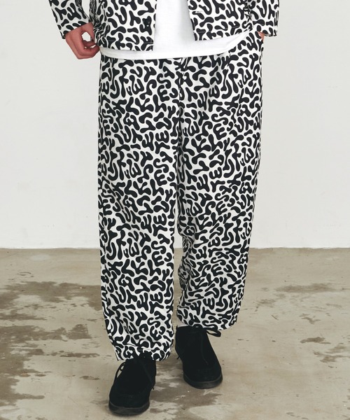 Revo.（レボ）の「Revo. バクテリアカモパターン セミワイド イージーパンツ［セットアップ対応］（その他パンツ・メンズ・チャコール/ネイビー/ホワイト・2/1）」の2枚目の写真