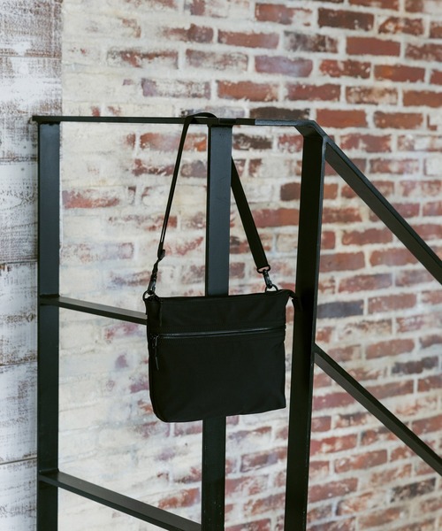 GLOBAL WORK（グローバルワーク）の「撥水スマらくサコッシュ/325977（ショルダーバッグ・メンズ・ブラック/アイボリー/オレンジ/グレー・ONE SIZE）」の3枚目の写真