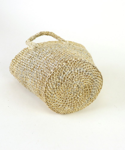 UNBILLION(アンビリオン)の「アフリカンスクエアー AFRICANSQUARE / プラスチックサイザルバッグミニ ミックス(かごバッグ・レディース・ゴールド・FREE)」の3枚目の写真