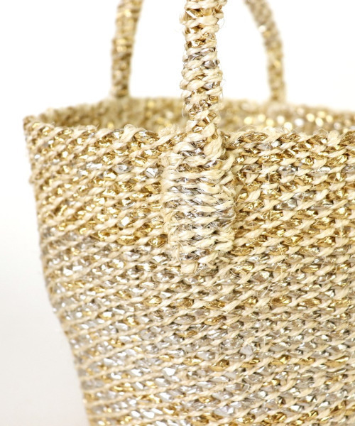 UNBILLION(アンビリオン)の「アフリカンスクエアー AFRICANSQUARE / プラスチックサイザルバッグミニ ミックス(かごバッグ・レディース・ゴールド・FREE)」の4枚目の写真