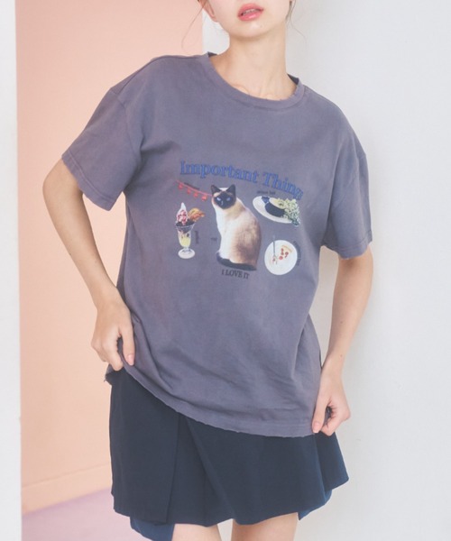【大人かわいい】新品　フリル　アニマルアニマルプリントカットソー白黒　r71 大人かわいい】新品 フリル アニマルプリントカットソー白黒 r71