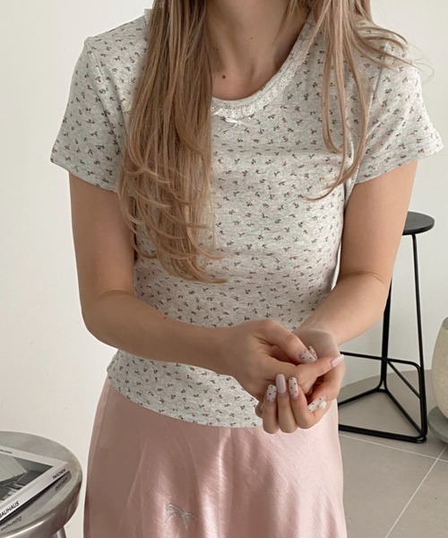 SOLLON.(ソルロン)の「小花柄レースネックTシャツ(Tシャツ/カットソー・レディース・ホワイト/ライトグレー・FREE)」の13枚目の写真